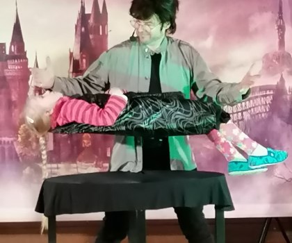 VYSTOUPENÍ KOUZELNÍKA