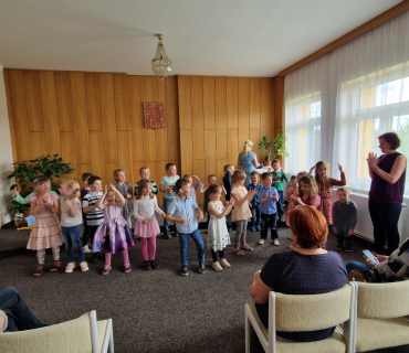 VYSTOUPENÍ ŽÁKŮ PRO SENIORY