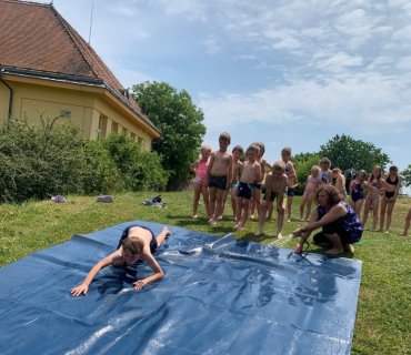 VODNÍ SKLUZAVKA
