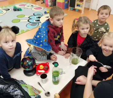 TÝDEN DUCHŮ A STRAŠIDEL