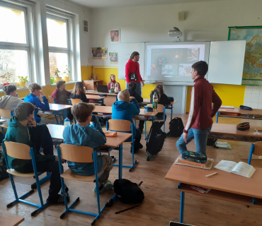 SPOLUPRÁCE S ABSOLOVENTY