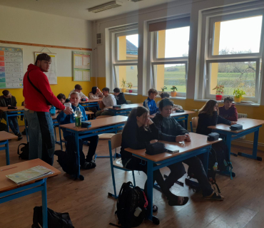 SPOLUPRÁCE S ABSOLOVENTY