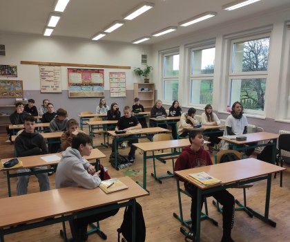 PŘEDÁNÍ ODMĚN ZA SOUTĚŽ WOCABEE