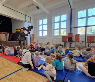 DRAVCI V TĚLOCVIČNĚ