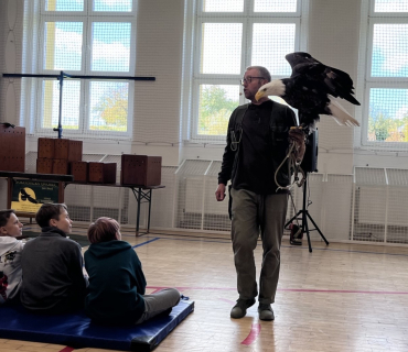 DRAVCI V TĚLOCVIČNĚ