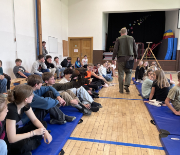 DRAVCI V TĚLOCVIČNĚ