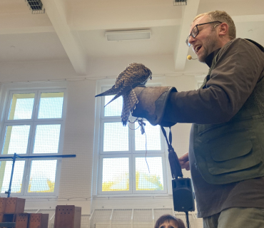 DRAVCI V TĚLOCVIČNĚ