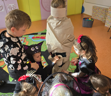 STRAŠIDELNÁ PÁRTY V DRUŽINĚ 1. TŘÍDY