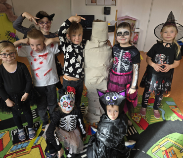 STRAŠIDELNÁ PÁRTY V DRUŽINĚ 1. TŘÍDY