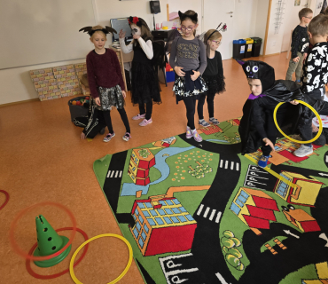 STRAŠIDELNÁ PÁRTY V DRUŽINĚ 1. TŘÍDY