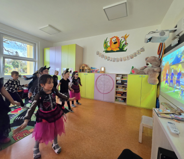 STRAŠIDELNÁ PÁRTY V DRUŽINĚ 1. TŘÍDY