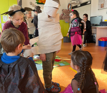 STRAŠIDELNÁ PÁRTY V DRUŽINĚ 1. TŘÍDY