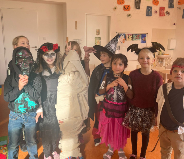 STRAŠIDELNÁ PÁRTY V DRUŽINĚ 1. TŘÍDY