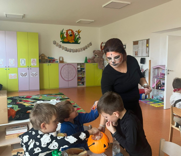 STRAŠIDELNÁ PÁRTY V DRUŽINĚ 1. TŘÍDY