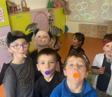 STRAŠIDELNÁ PÁRTY V DRUŽINĚ 1. TŘÍDY