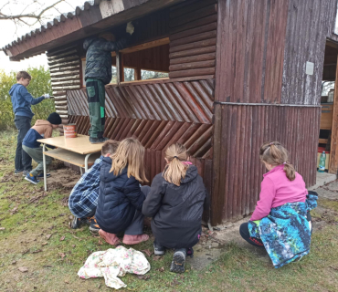 NATÍRÁNÍ VČELÍNU