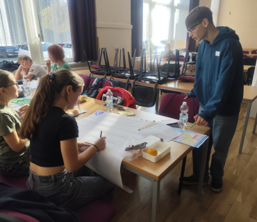 PARLAMENT VE DVOŘE KRÁLOVÉ