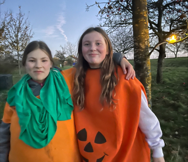 SE SVĚTÝLKY ZA STRAŠIDLY