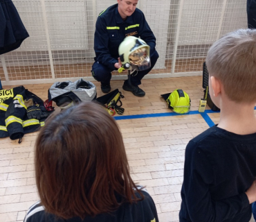 HASIČI VE ŠKOLE