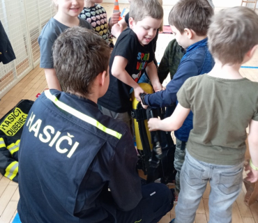 HASIČI VE ŠKOLE